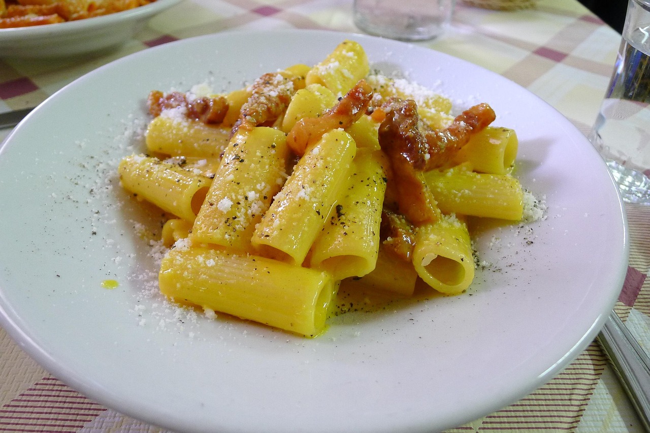 Pasta fresca fatta a mano in una tradizionale trattoria emiliana.