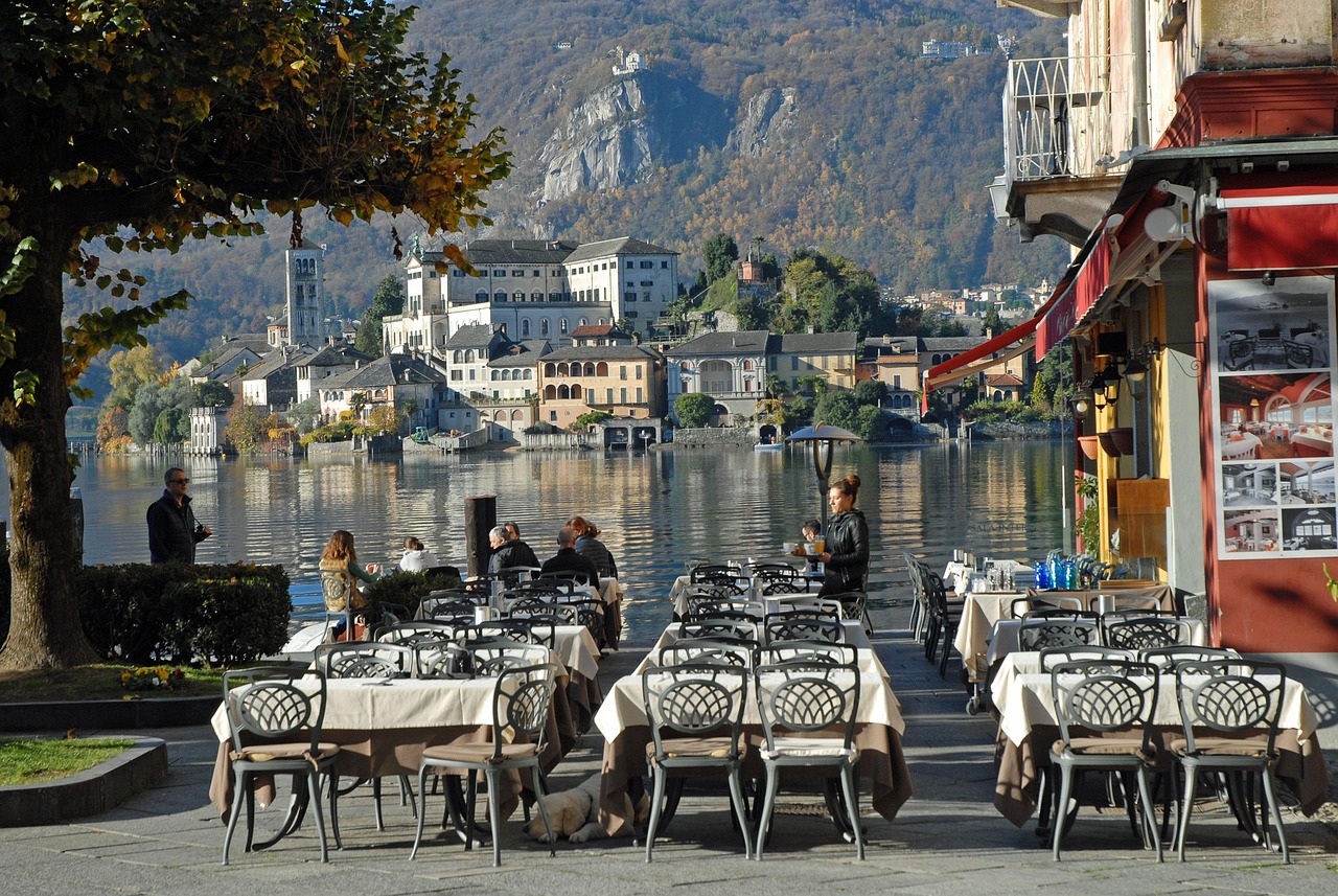 Vista panoramica di un ristorante stellato in un pittoresco paese veneto.